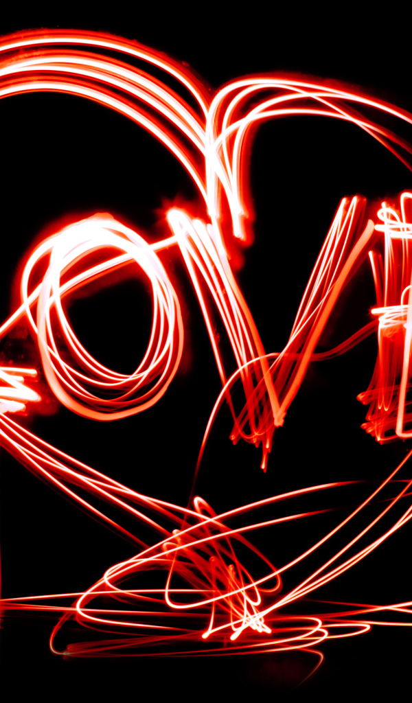 Красная неоновая надпись Love  на черном фоне