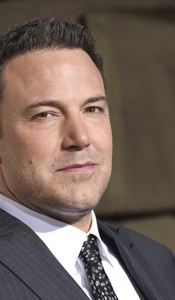 Актер Бен Аффлек в костюме