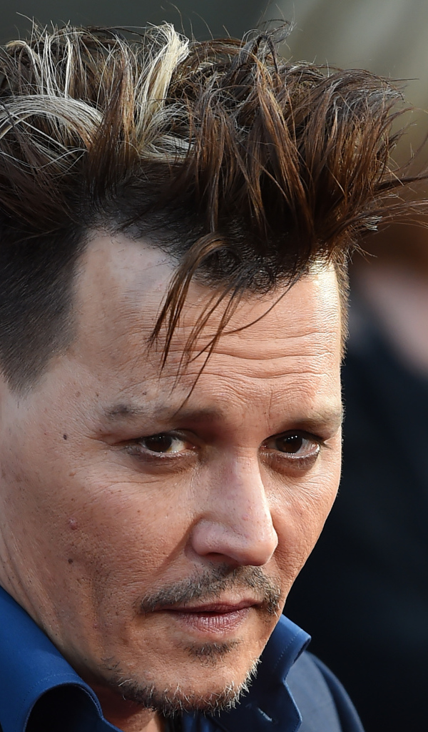 Актер Джонни Депп с модной прической