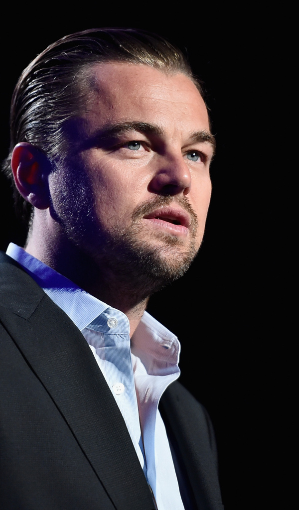 Актер Леонардо Ди Каприо у микрофона