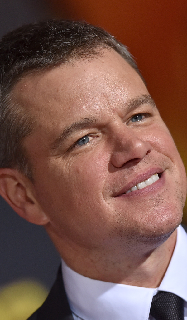 Актер Мэтт Деймон с красивой улыбкой