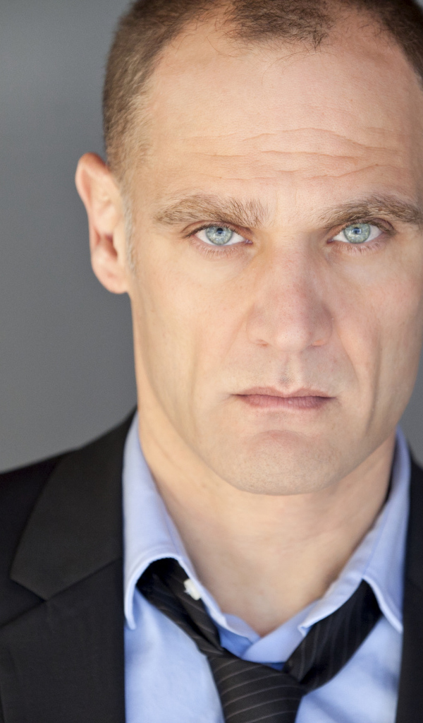 Голубоглазый мужчина, канадский актер Андреас Апергис