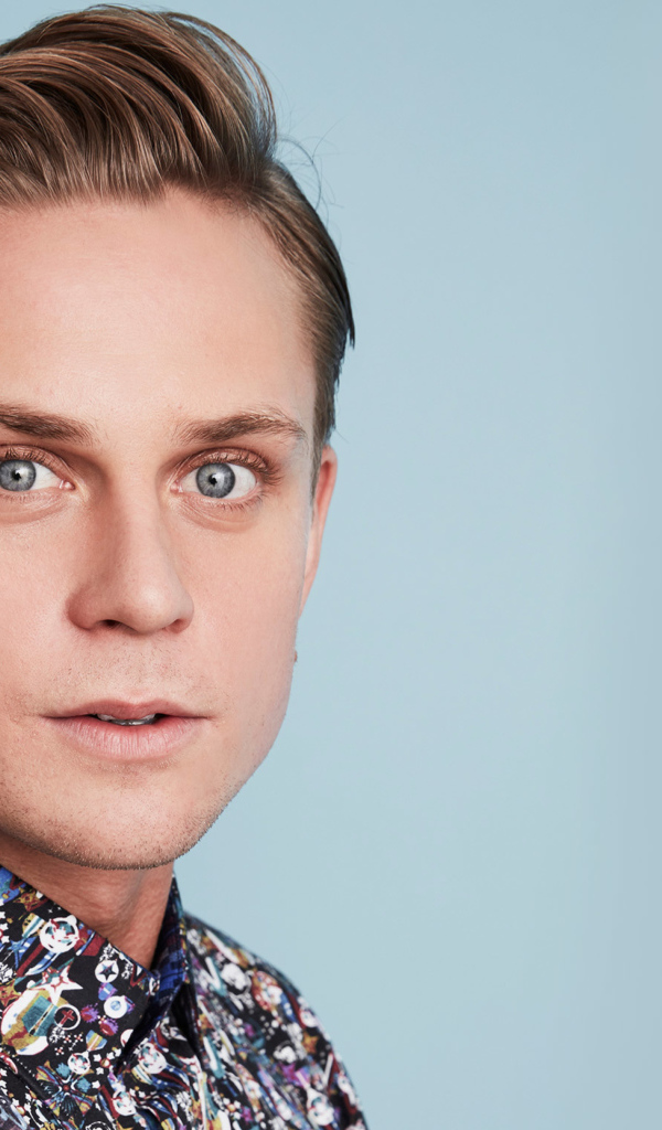 Красивый голубоглазый мужчина, актер Билли Магнуссен