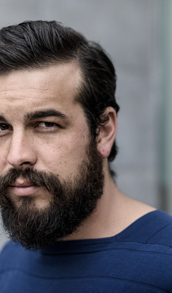 Популярный актер Марио Касас с бородой