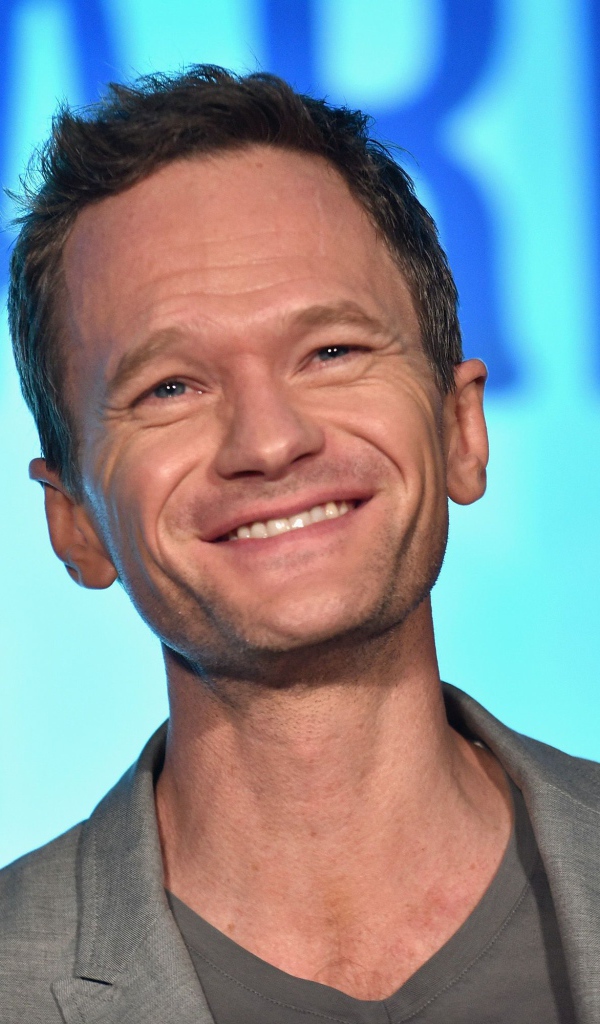 Улыбающийся мужчина актер Нил Патрик Харрис