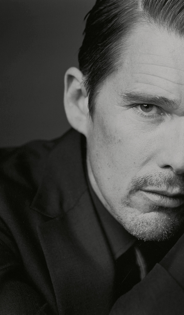 Стильный мужчина, актер Итан Хоук черно белое фото 