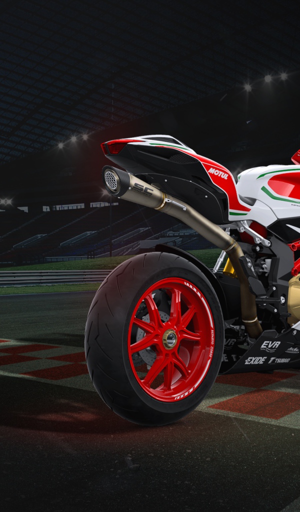 Спортивный мотоцикл Agusta F4 на гоночной трассе 