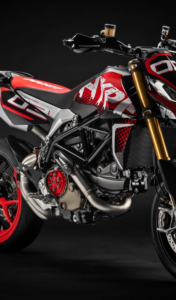 Мотоцикл Ducati Hypermotard 950 Concept 2019 года на сером фоне