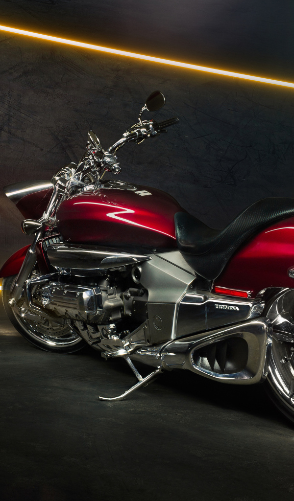 Большой мотоцикл Honda Valkyrie Rune 