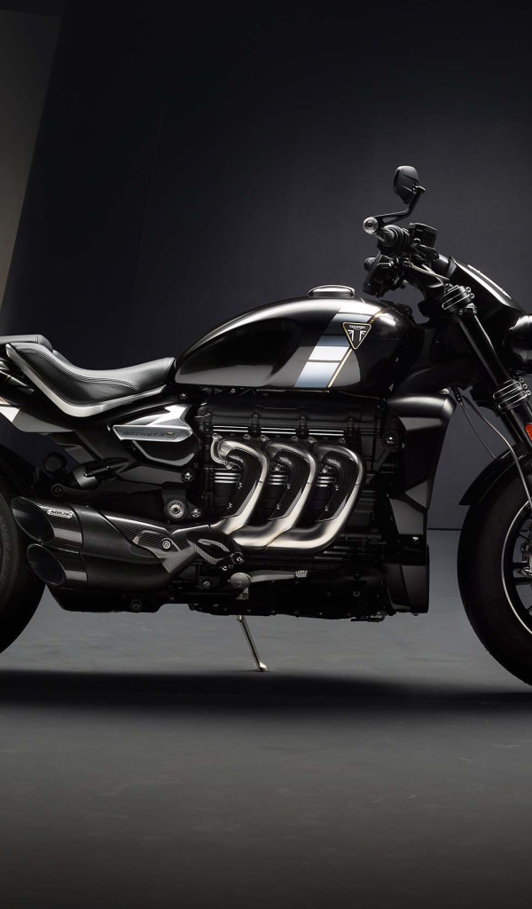 Черный большой мотоцикл Triumph Rocket 3 TFC 2019