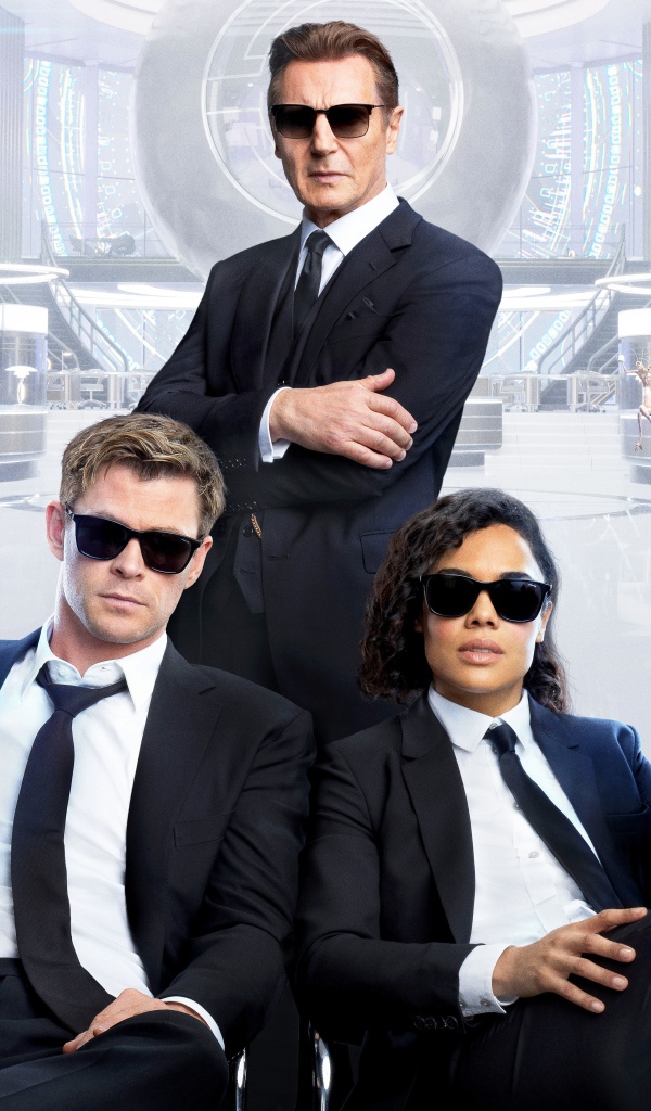 Постер комедийного фильма Люди в чёрном: Интернэшнл, 2019