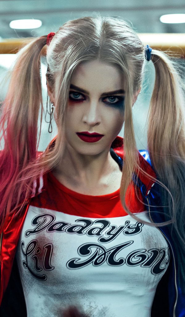 Персонаж фильма Отряд самоубийц Харли Квинн с бейсбольной битой