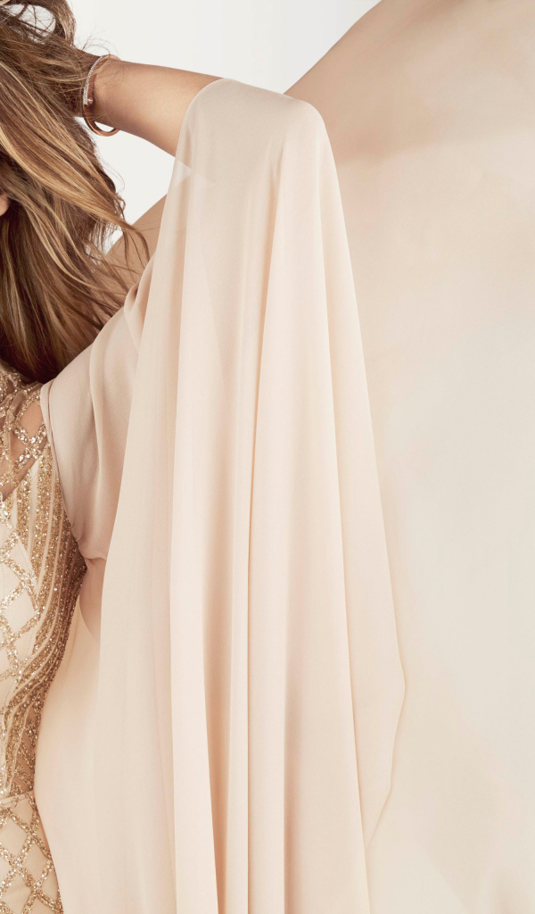 Австралийская певица Дельта Гудрем в красивом платье