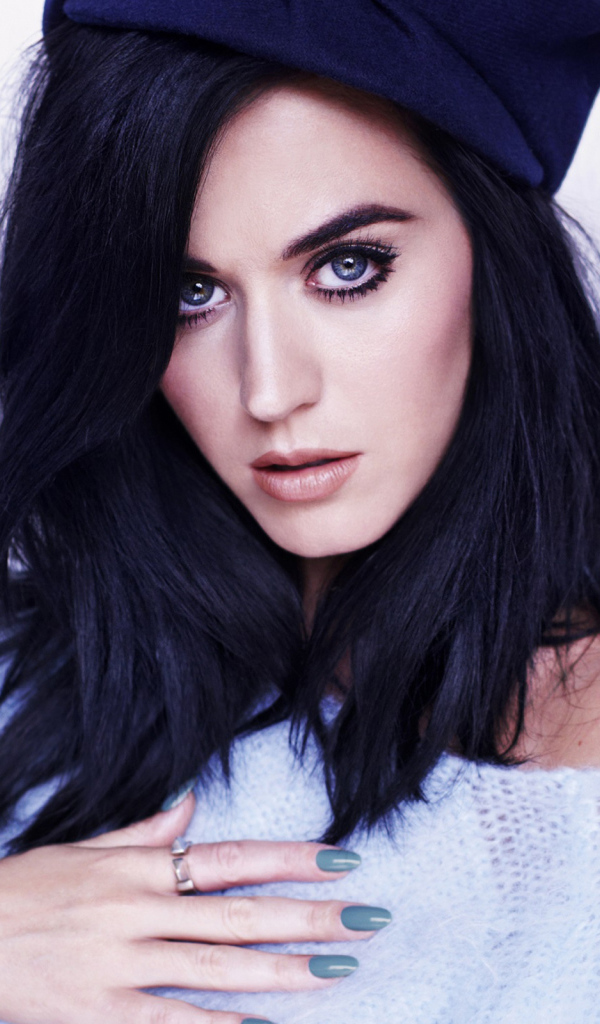 Голубоглазая брюнетка певица Кэти Перри