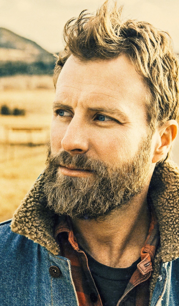 Кантри исполнитель Диркс Бентли с бородой