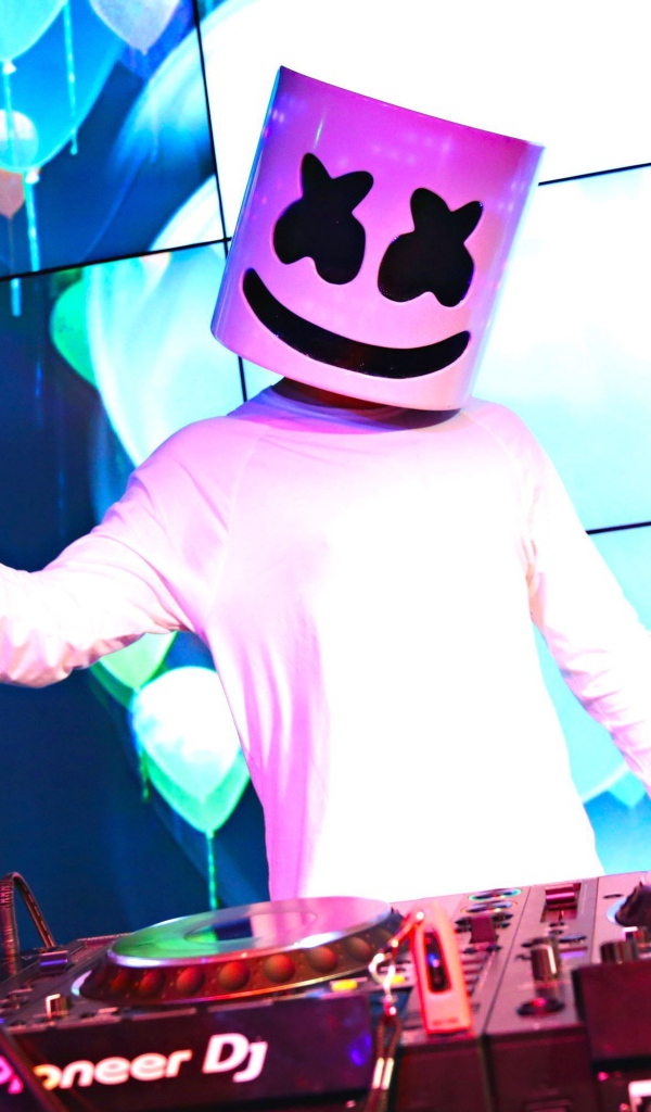 Диджей Маршмеллоу за пультом
