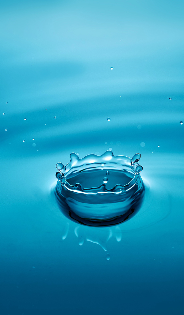 Капля воды в голубой глади