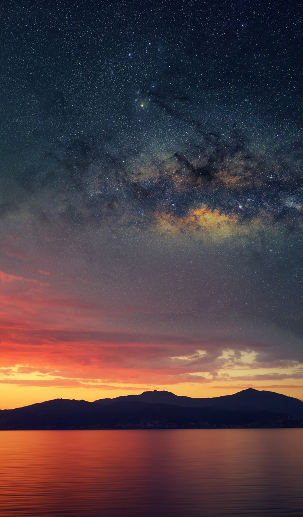 Красивое звездное небо над заливом, Исландия