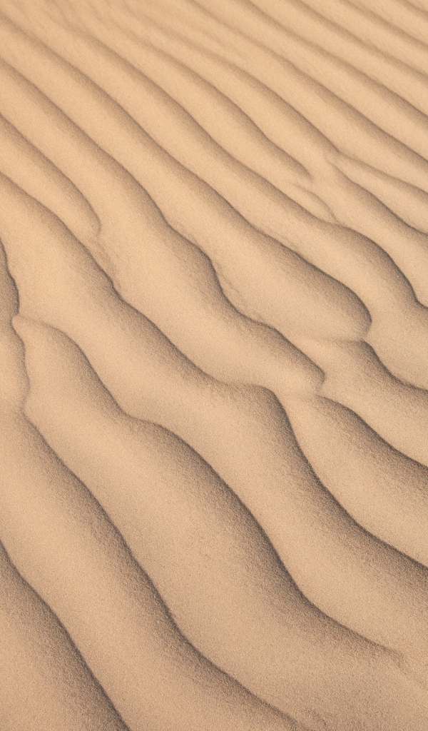 Волны на желтом песке в пустыне  