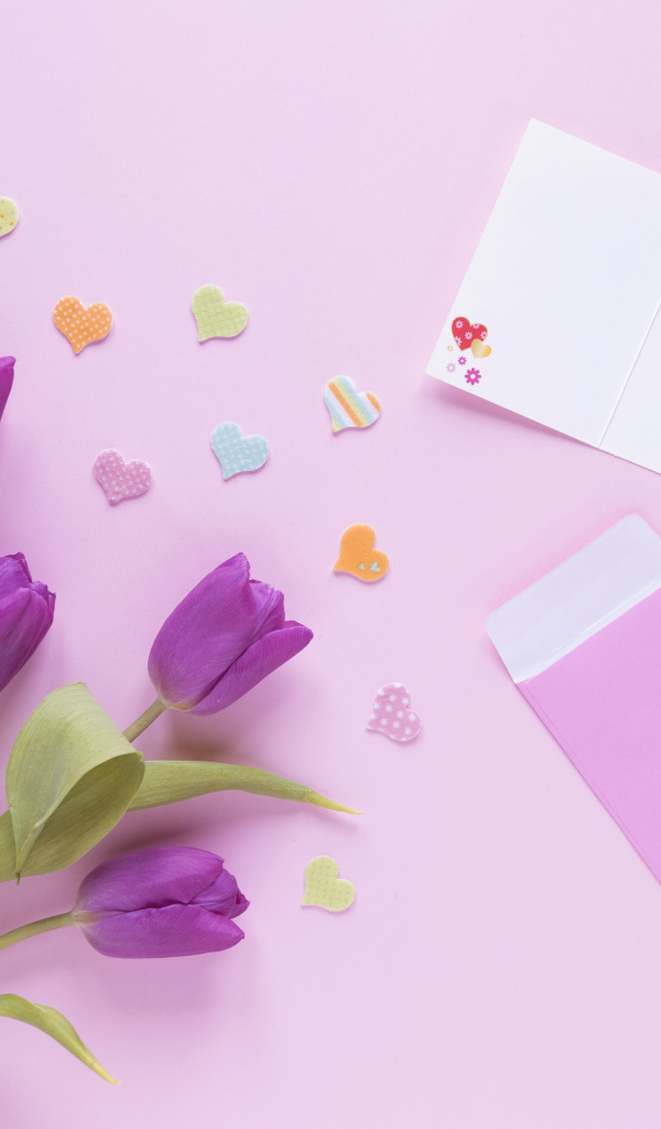 Букет фиолетовых тюльпанов на розовом фоне шаблон для открытки