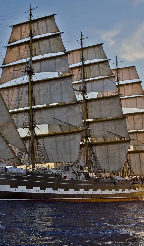 Красивый четырёхмачтовый барк 