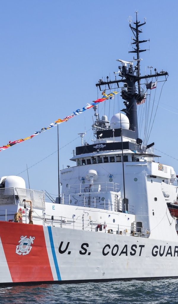 Судно береговой охраны Coast Guard  в море