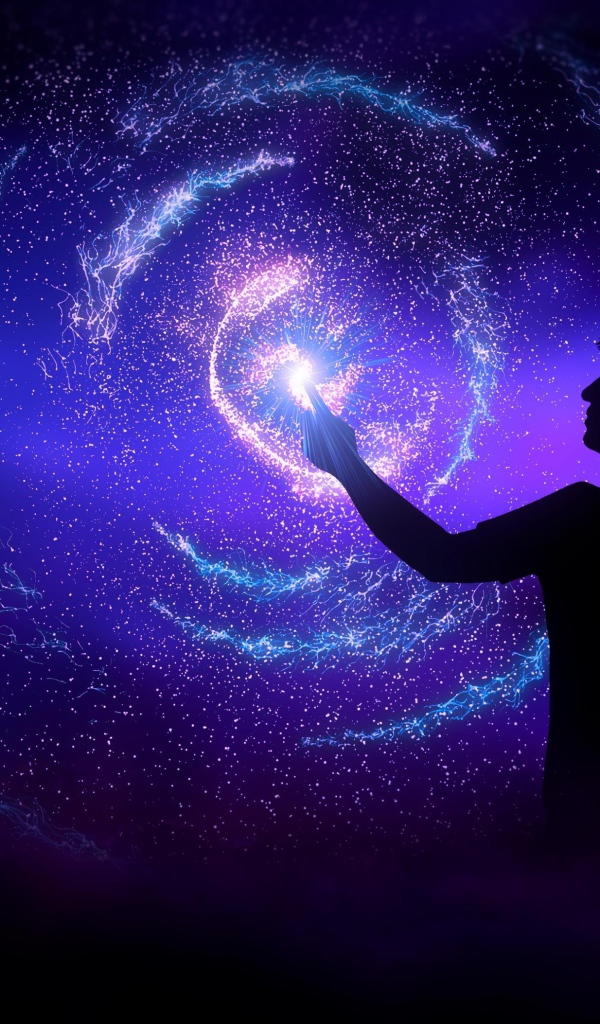 Мужчина прикасается в звездной галактике