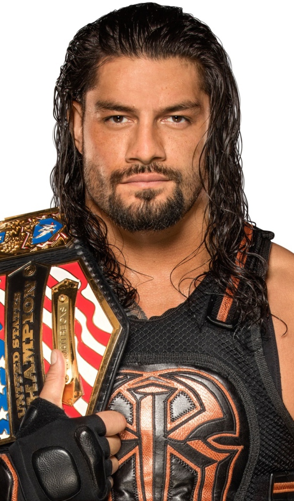 Американский рестлер Роман Рейнс на белом фоне