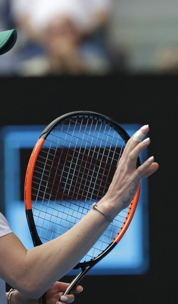 Украинская теннисистка Элина Свитолина на корте с ракеткой