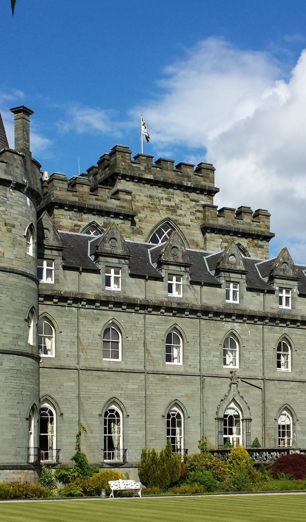 Серый старинный замок Инверари, Шотландия