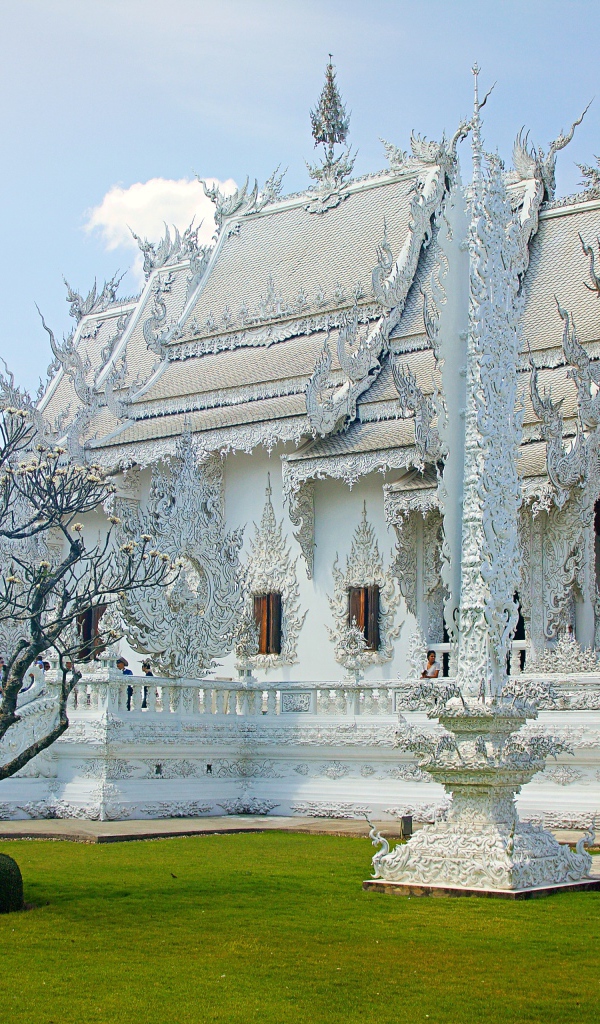 Beautiful white temple Wat Rong Khun, Chiang Rai. Thailand