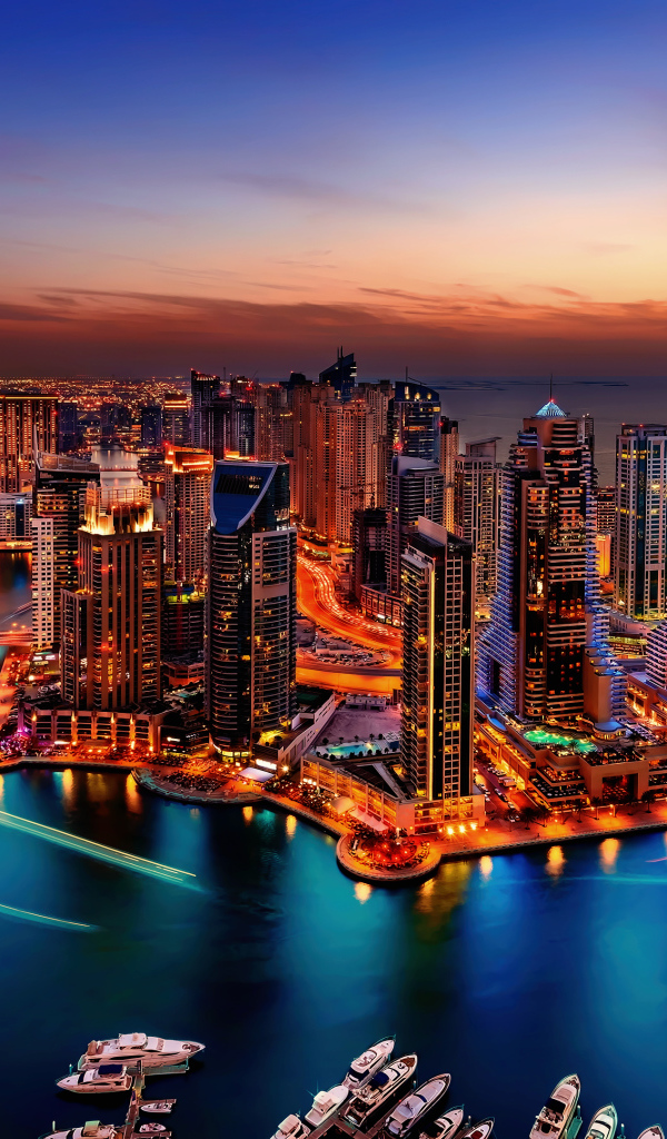 Красивый ночной вид на Дубай. ОАЭ