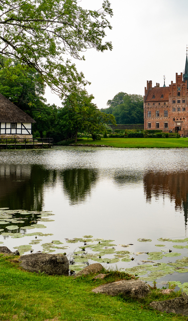 Замок Эгешков у пруда, Дания