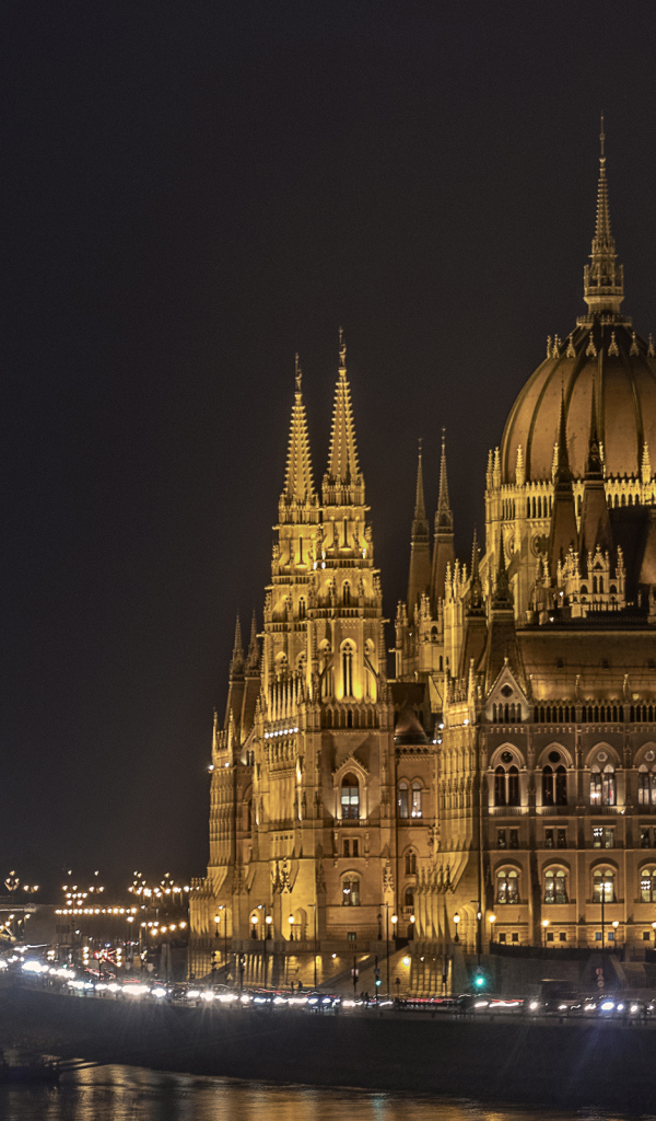 Дворец парламента у вода ночью, Будапешт. Венгрия