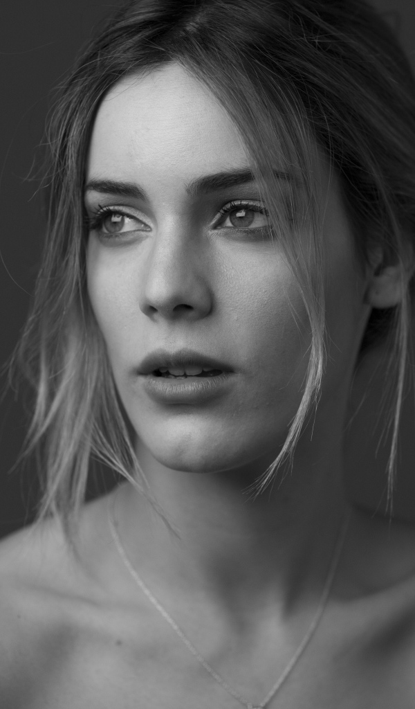 Актриса Алехандра Оньева черно -  белое фото 