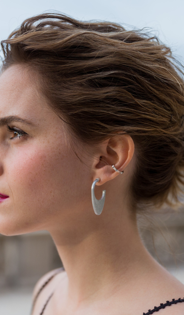 Актриса Эмма Уотсон лицо вид сбоку 