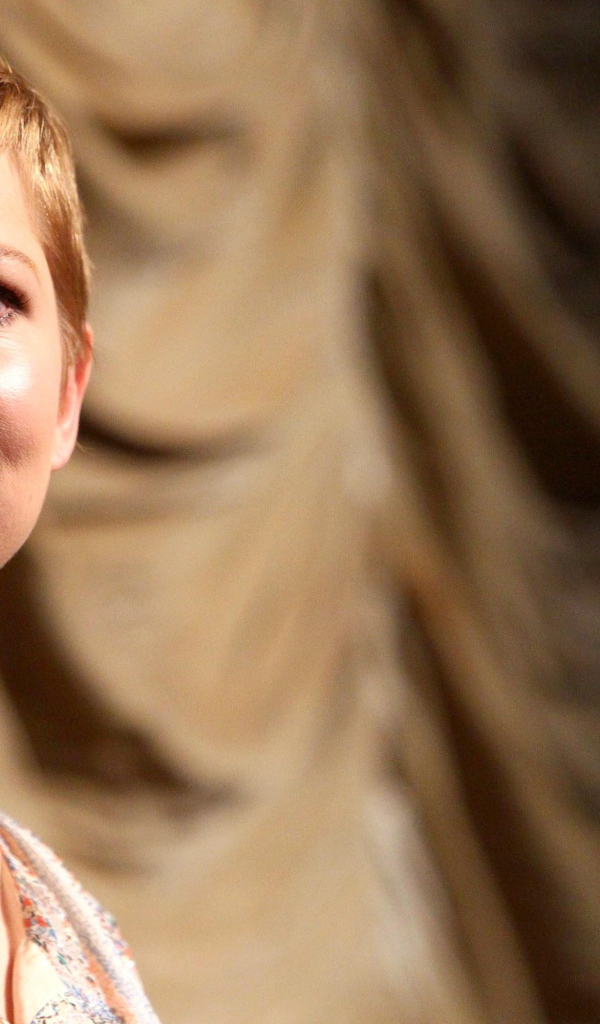 Американская актриса Мишель Уильямс с короткой стрижкой