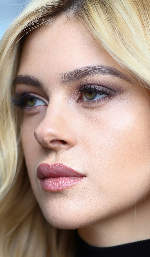 Американская актриса Никола Пельтц лицо крупным планом