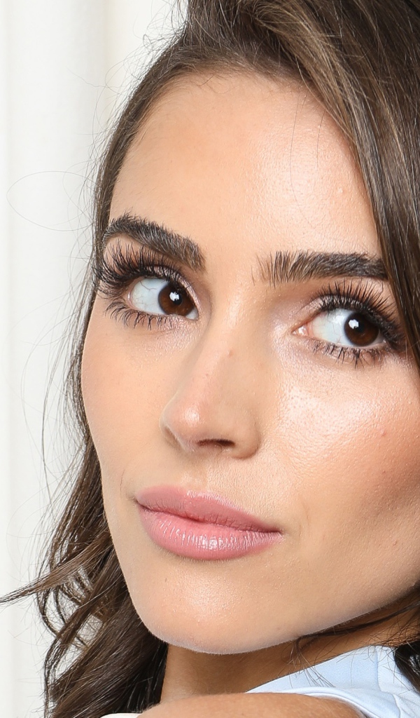 Американская актриса и модель Оливия Калпо крупным планом