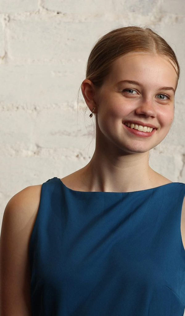 Австралийская актриса Ангури Райс с очаровательной улыбкой