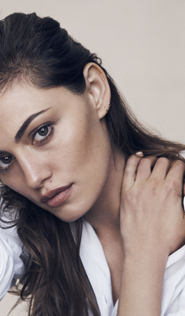 Австралийская актриса Фиби Тонкин