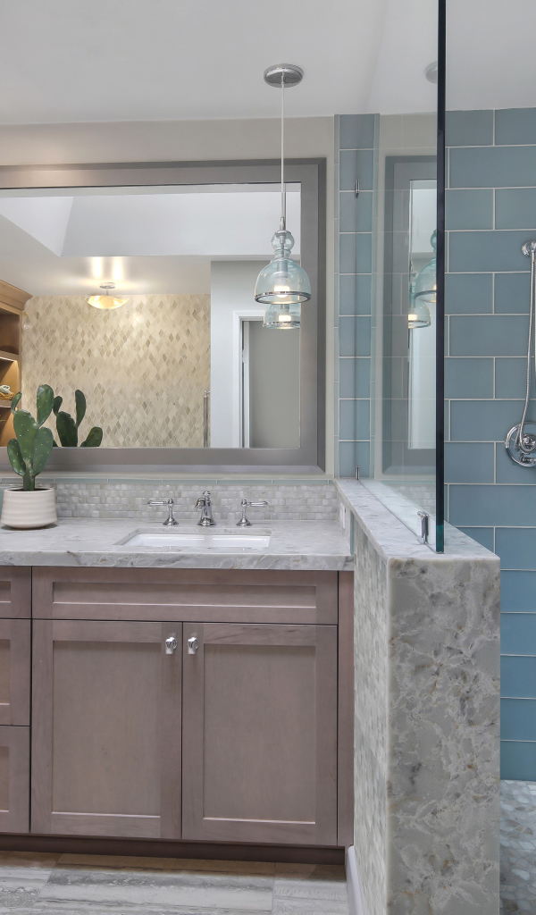 Ванная комната в сером цвете с душем 