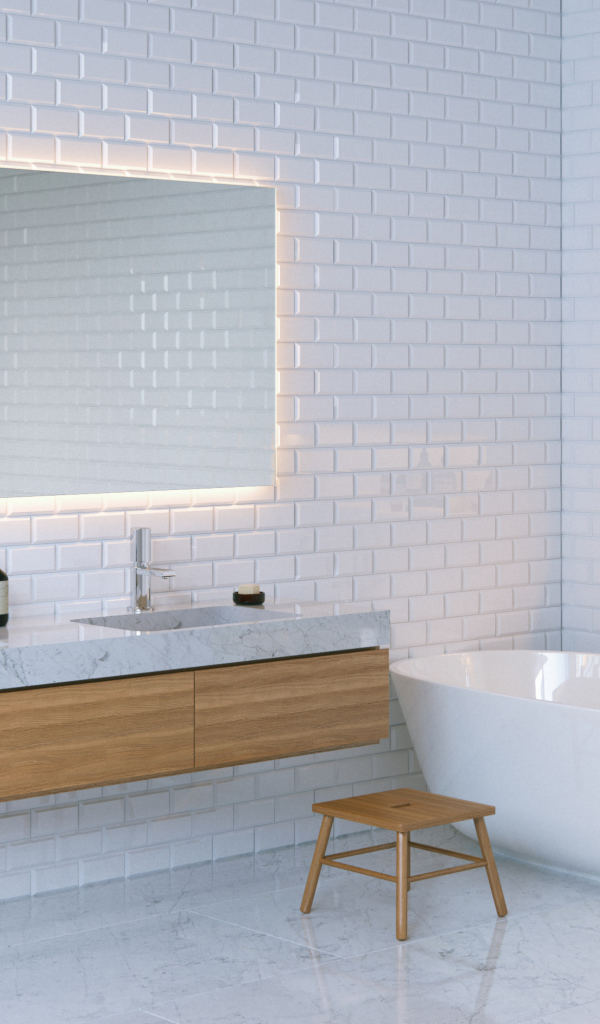 Ванная комната с белыми стенами и большим зеркалом 