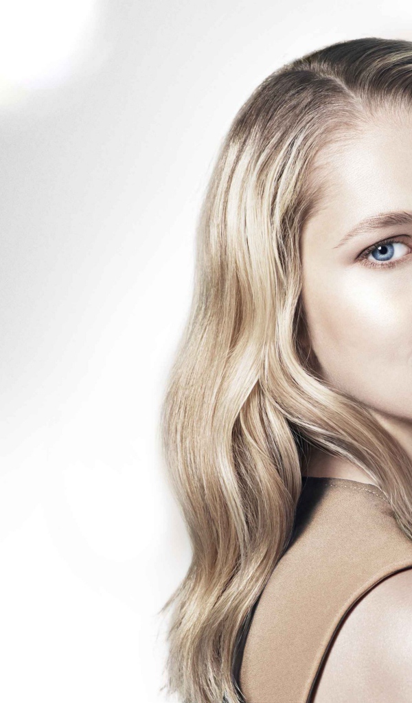 Красивая голубоглазая блондинка, актриса Тереза Палмер