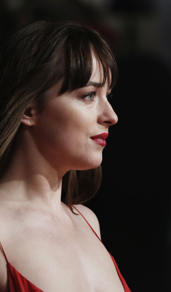 Красивая брюнетка актриса Дакота Джонсон 