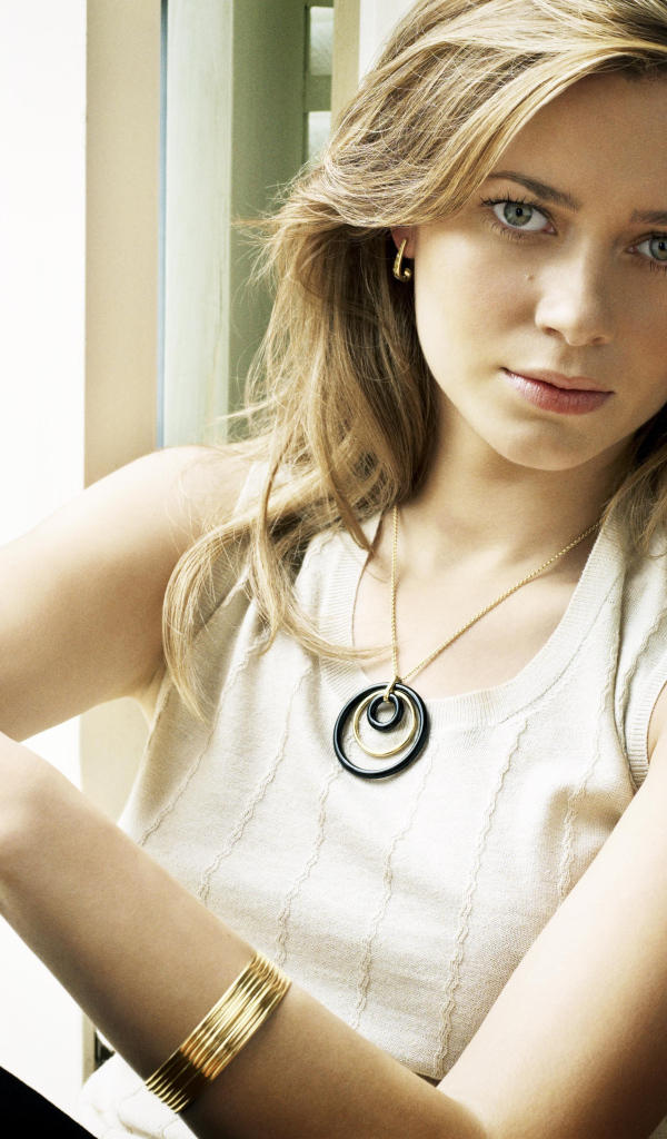 Красивая девушка, австралийская актриса Мейв Дермоди