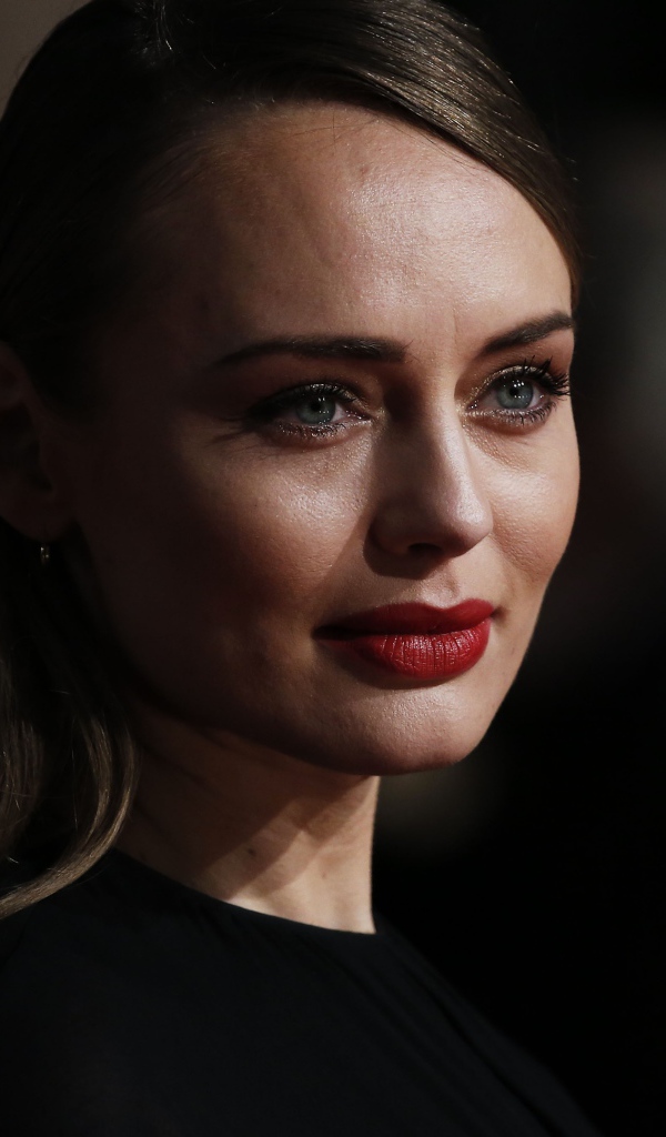 Красивая девушка актриса Лора Хэддок