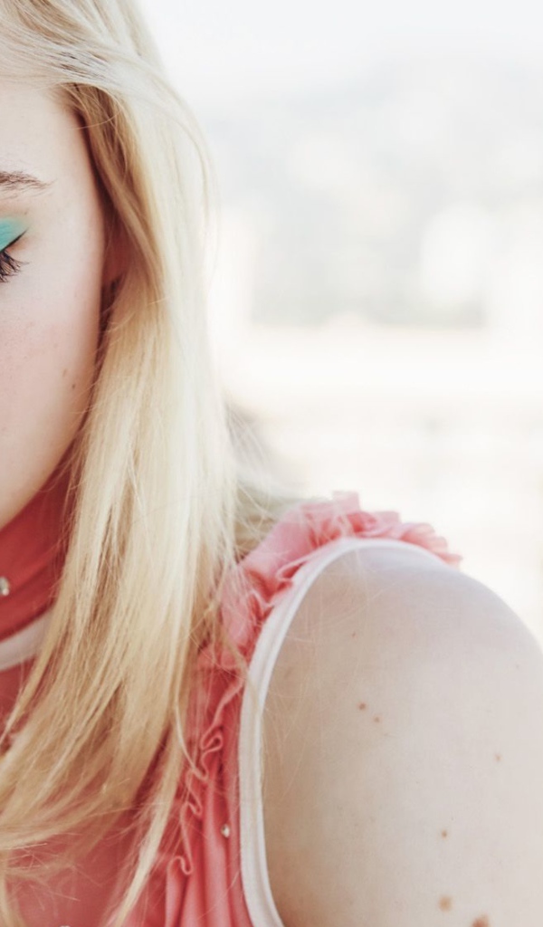 Красивая нежная блондинка, актриса Эль Фаннинг 