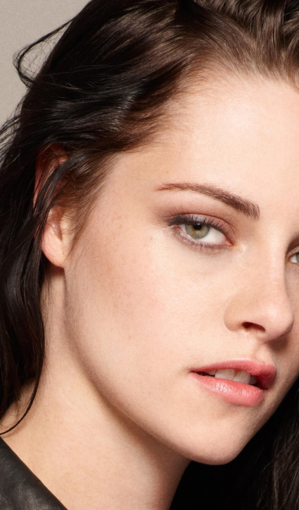 Голубоглазая брюнетка, актриса Кристен Стюарт