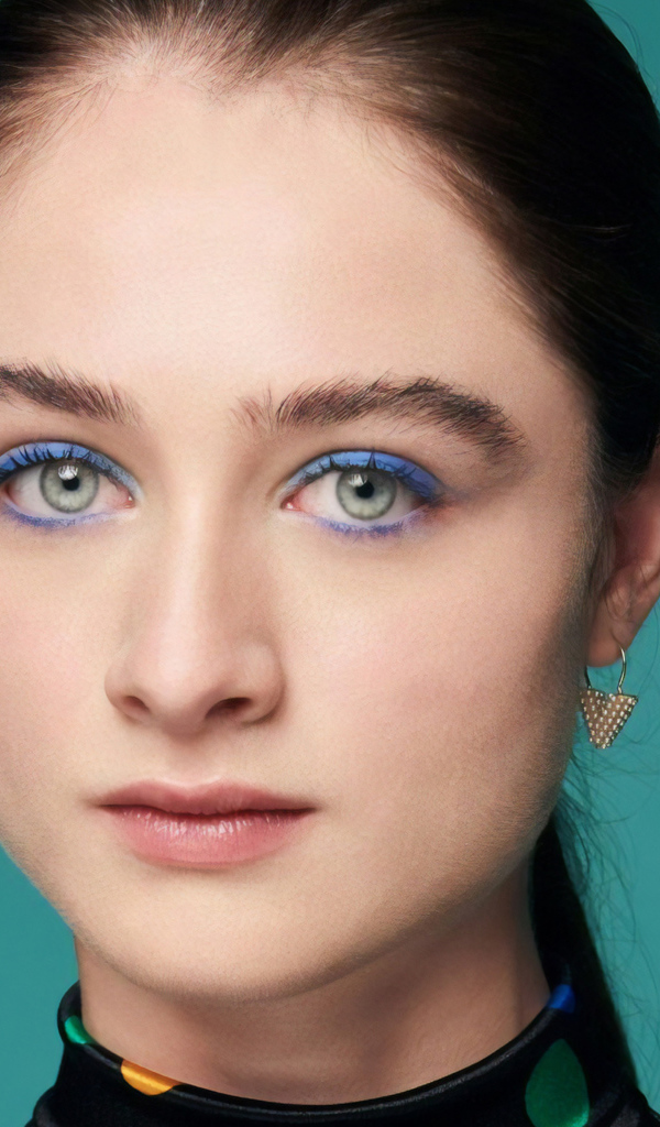 Лицо красивой молодой актрисы Рэффи Кэссиди